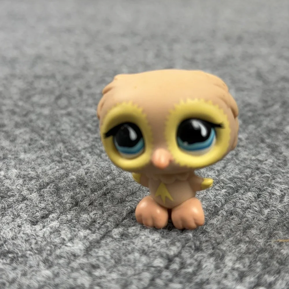 Hasbro Littlest Pet Shop Brown Owl #674 Bird Mini Figure 2007 Blue Eyes LPS Toy
